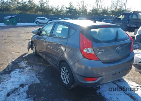 2013 Hyundai Accent Gs z USA, uszkodzony, nr VIN KMHCT5AE2DU136216